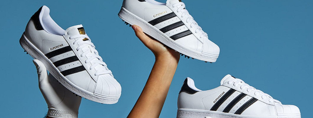 Adidas Superstar: Eterna Piesă de Modă în Lumea Sneakerilor